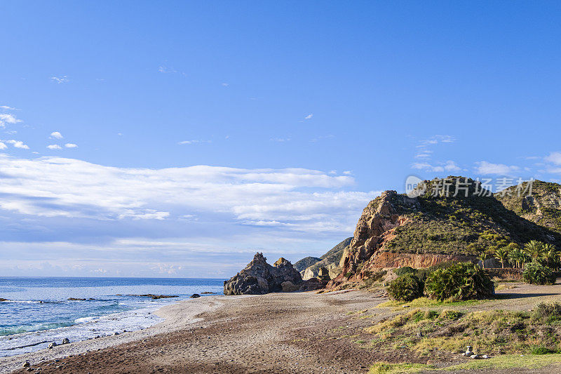 Playa del Sombrerico，西班牙安达卢西亚的一个偏远海滩